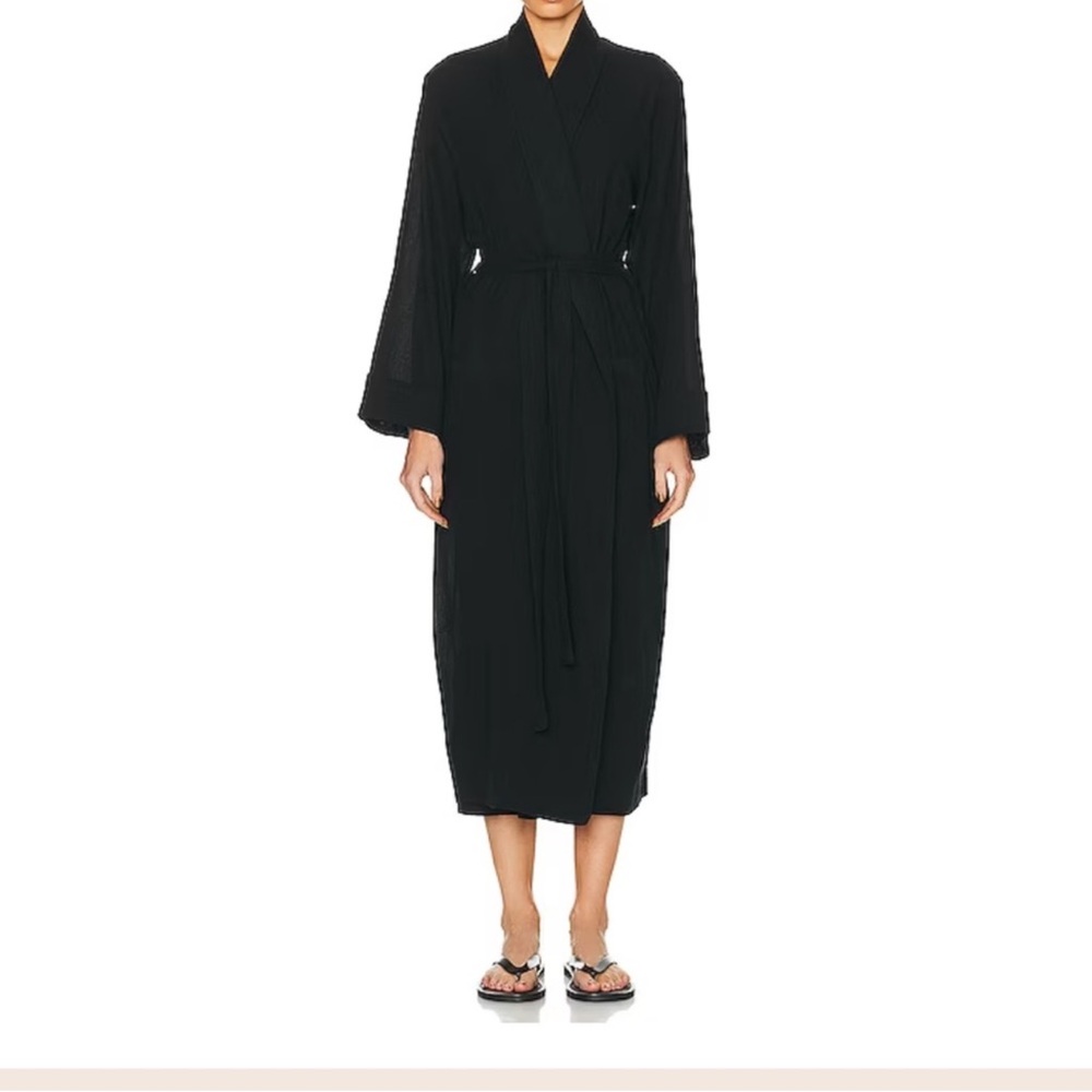 Black Eterne Linen Robe
